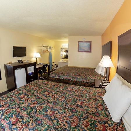 Knights Inn - Chanute Екстер'єр фото