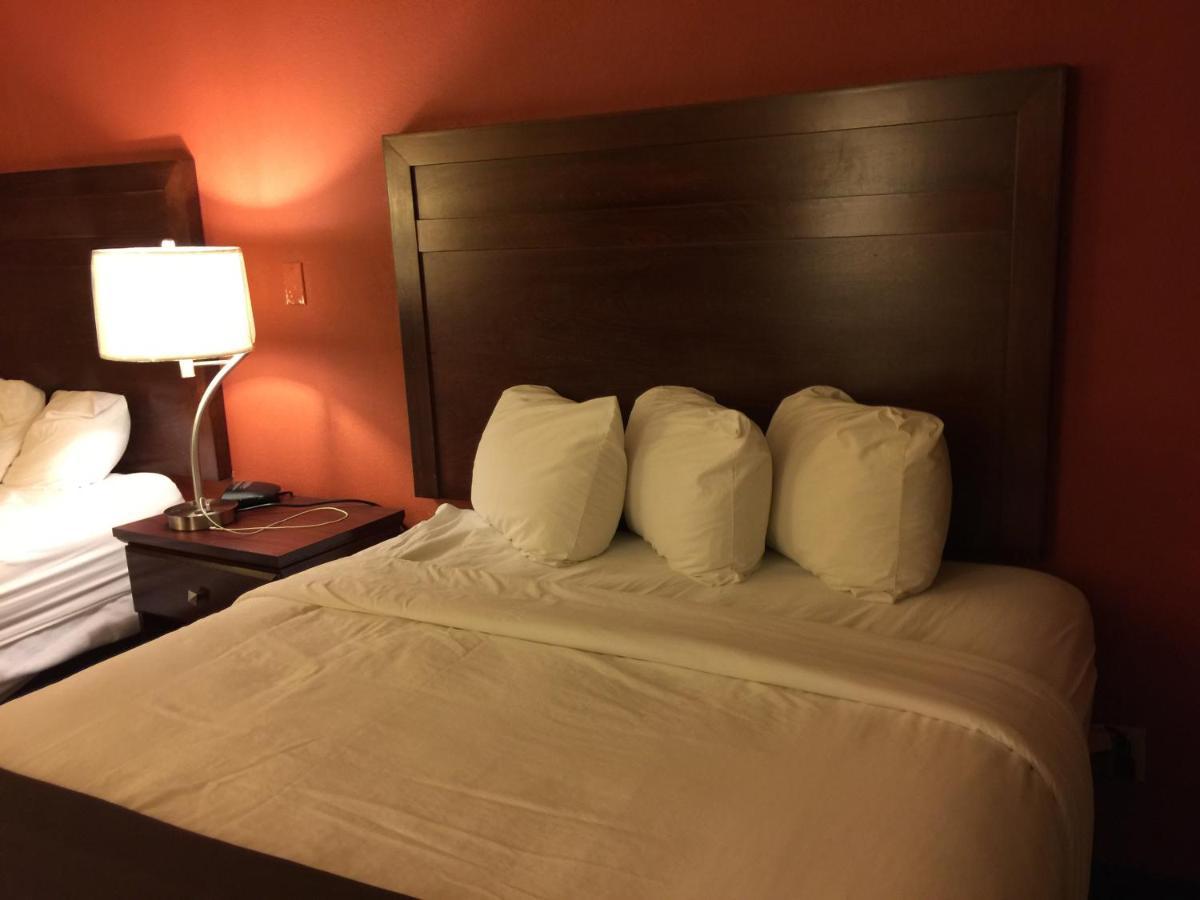 Knights Inn - Chanute Екстер'єр фото