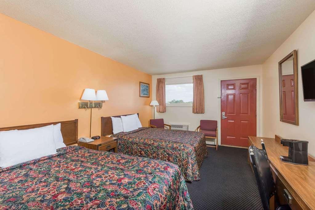 Knights Inn - Chanute Номер фото