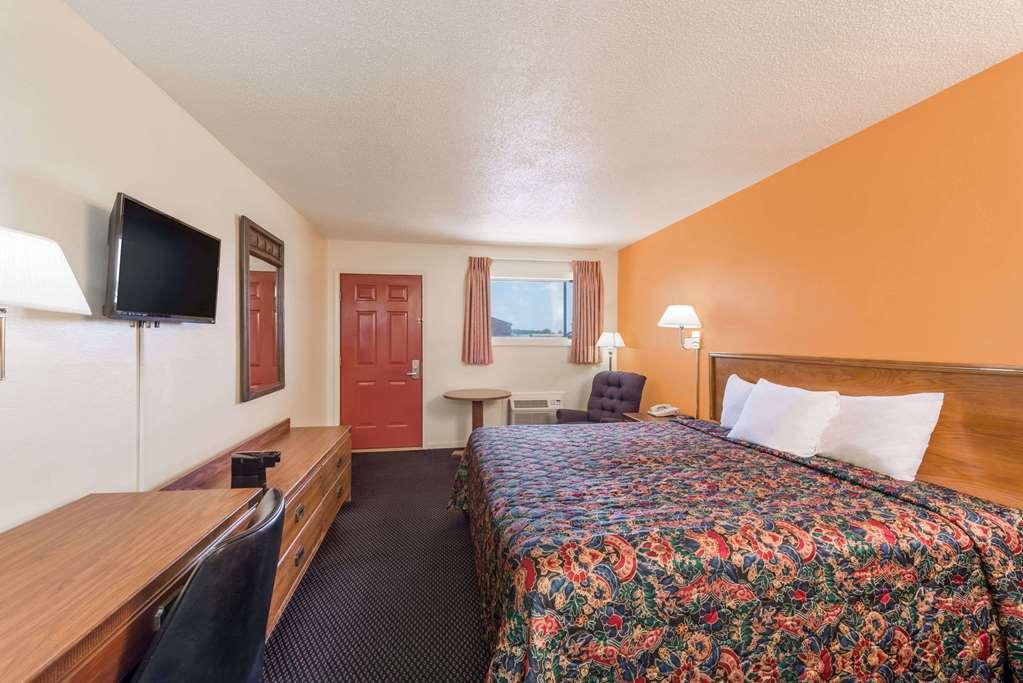 Knights Inn - Chanute Номер фото