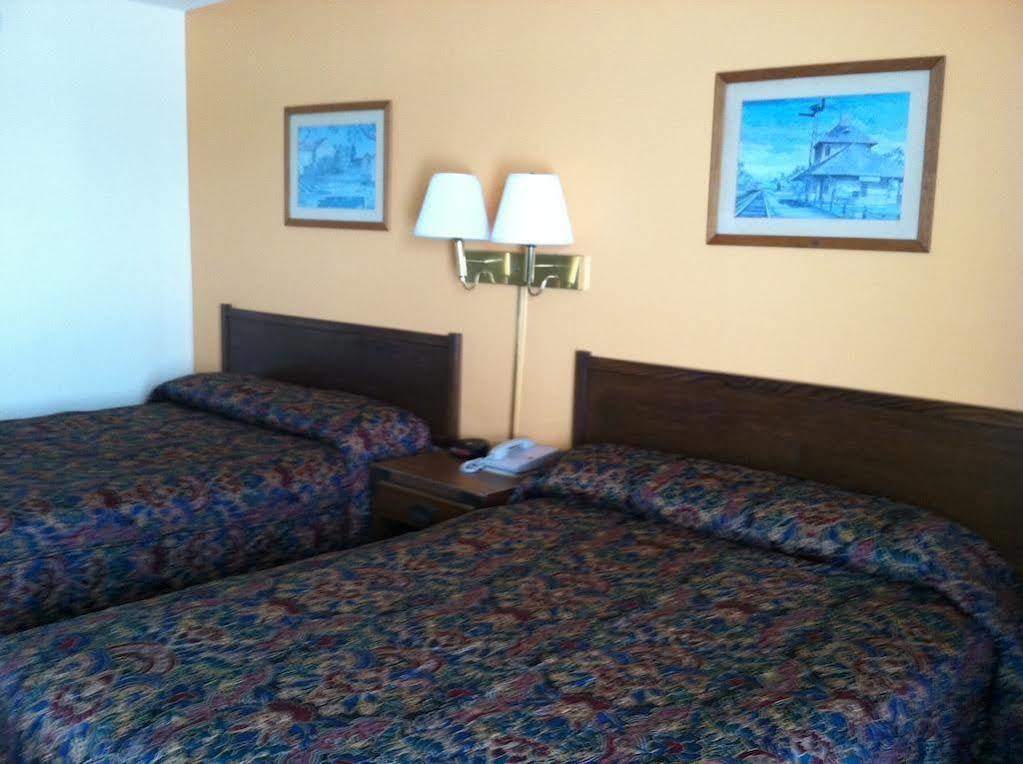 Knights Inn - Chanute Екстер'єр фото