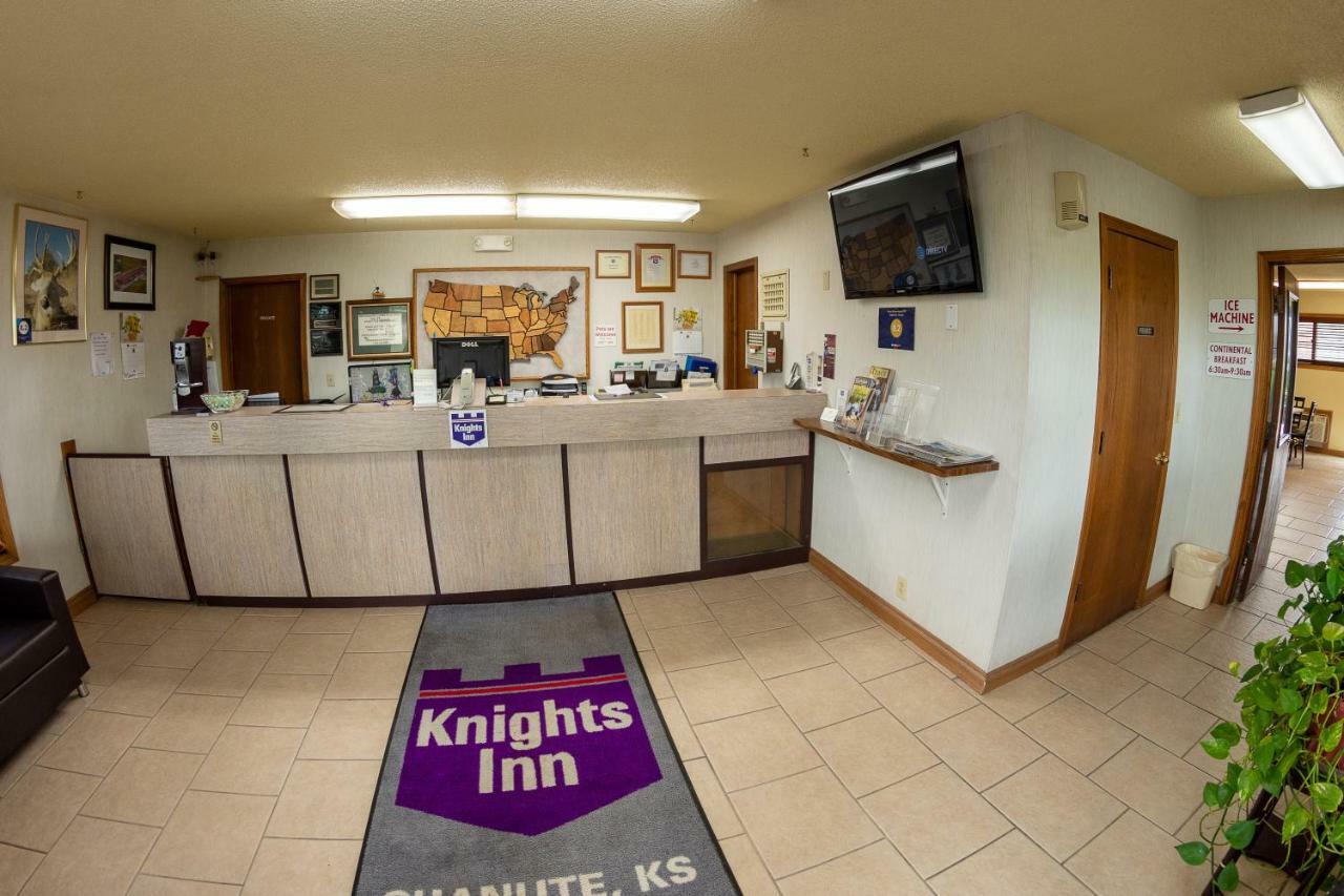 Knights Inn - Chanute Екстер'єр фото
